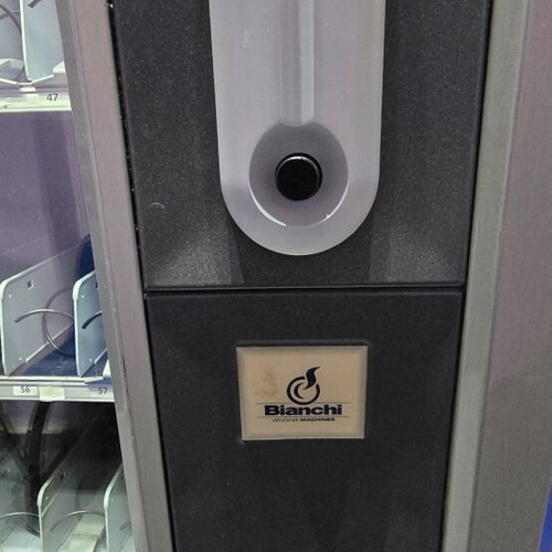 Vending machine 33-slot refrigerator used for drinks and snacks