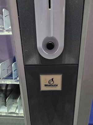 Vending machine 33-slot refrigerator used for drinks and snacks