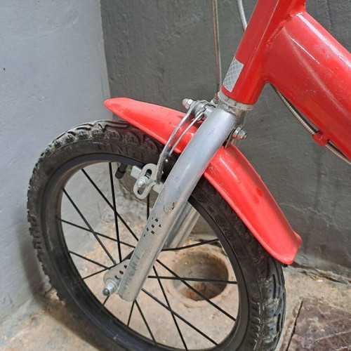Children's bicycle used, red, saddle height approx. 60 cm