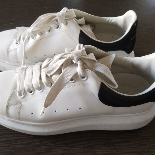 Alexander McQueen leather sneakers size 41 like new black and white