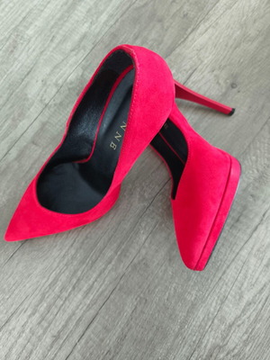 Lynne red pumps like new, size 37, 12cm heel