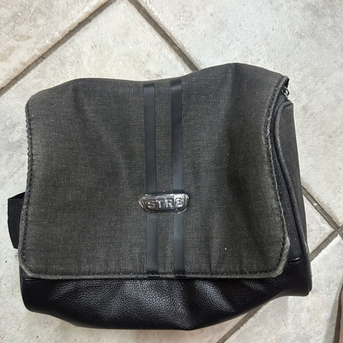 Str8 Large Toiletry Bag Like New, Black and Gray