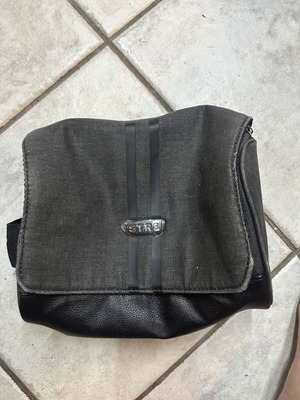 Str8 Large Toiletry Bag Like New, Black and Gray