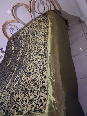 Throw blanket like new 260×260 in olive color