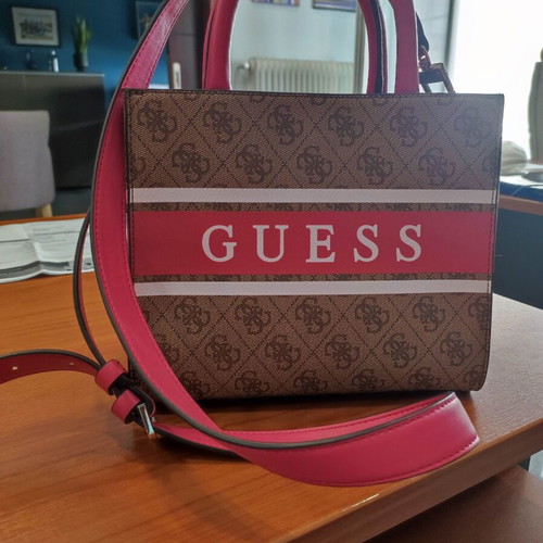 Guess handbag like new, fuchsia color with extra strap
