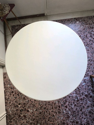 Round folding table like new, metal frame, 80cm diameter