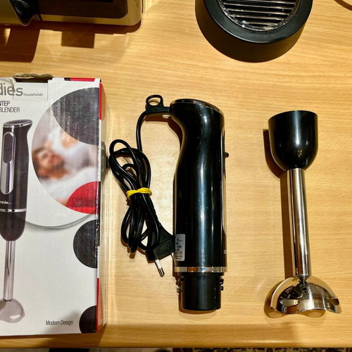 Stick blender 600 watt like new with stainless detachable rod
