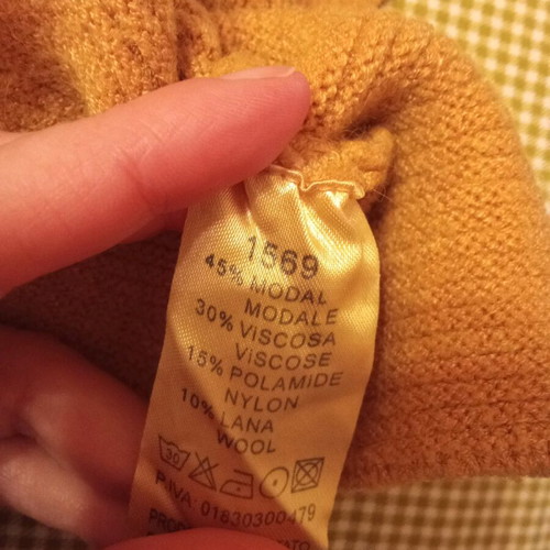Yellow medium pullover like new