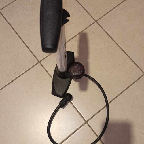 Bicycle pump like new