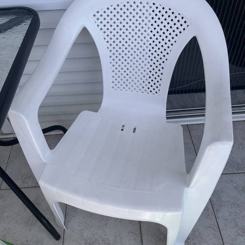 Outdoor table with chairs like new, set of 3