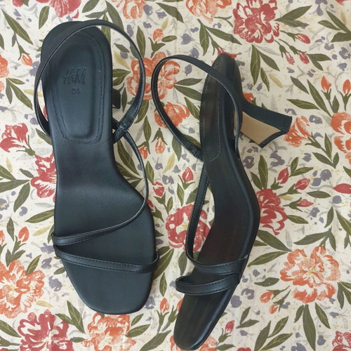 H&M black sandals with low wide heel size 36 like new