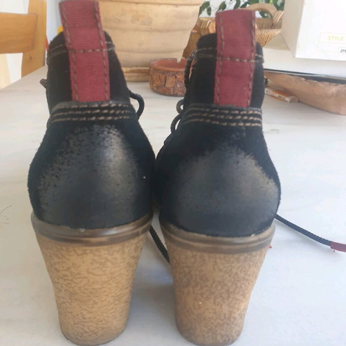 Tamaris black boots like new, suede size 38