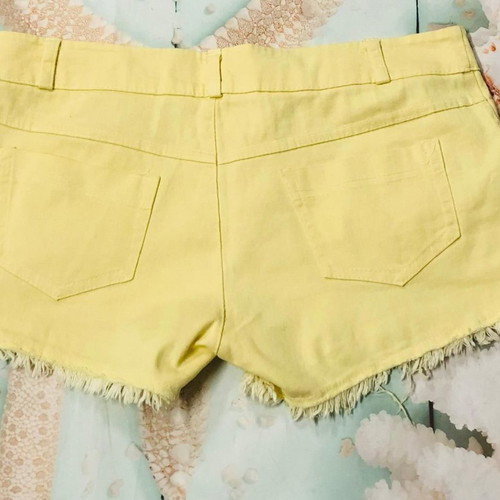 Ghisleri shorts like new, size M, yellow