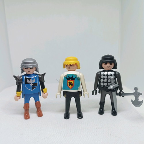 Playmobil knights and horses used, pack of 12 pieces