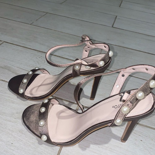 High-heeled sandals Migato new, size 39