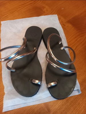 Sandals gold size 36 like new