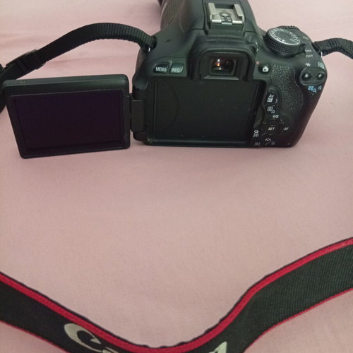 Canon EOS600D camera with 18-55mm lens, strap, charger, and two batteries