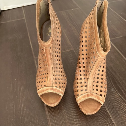 Tsakiris Mallas high ankle boots camel, like new, size 39