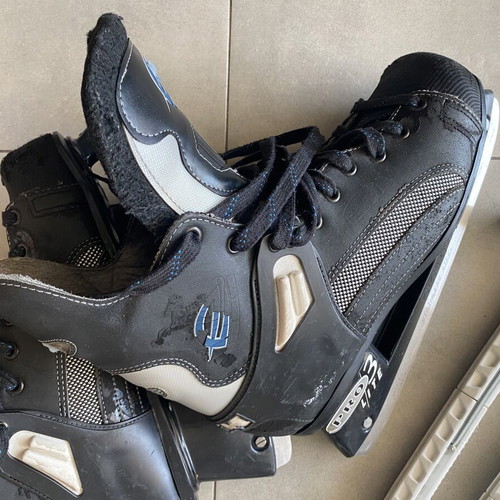 CCM Edge vintage ice hockey skates size 10 used with Pro 3 Lite blades