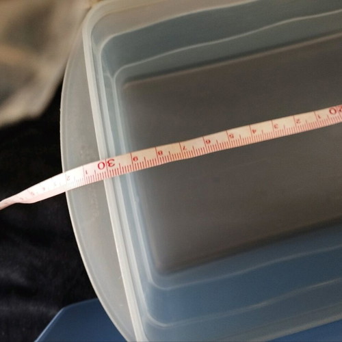 Large Tupperware containers like new, set of 2 for vegetables and cake