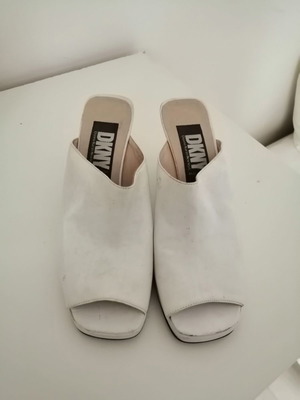 Платформи DKNY употребявани, бели, номер 37, произведени в Италия