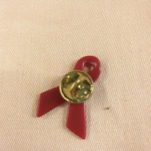 Collectible pins like new, set of 3 pieces