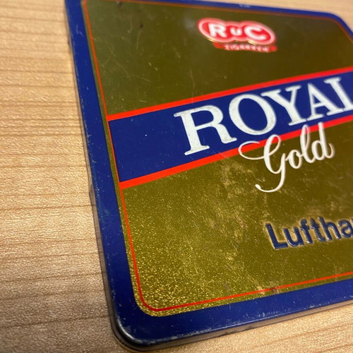 Collectible ROYAL Gold cigarette tin from Lufthansa used