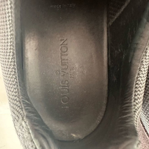 Louis Vuitton men's authentic sneakers used, size 40, black