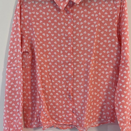 Ijoah shirt with white hearts on pink background, size S