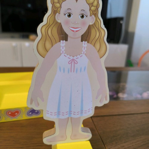 Melissa and Doug Deluxe Princess Elise -  4,00 - Vendora.cy