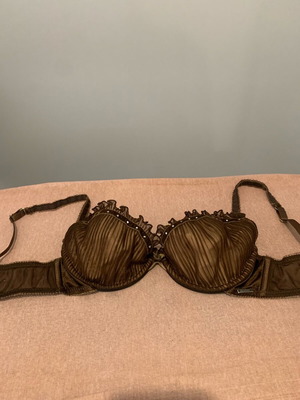 Med bra brown like new, size 70B without padding