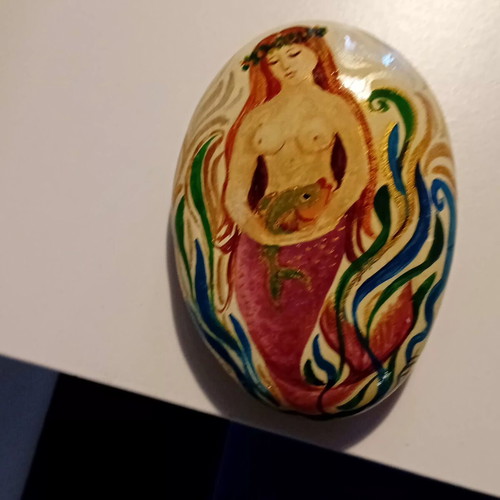 Painted pebble with mermaid theme, signed, lacquered, new