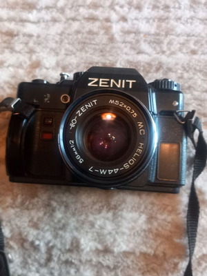 Φωτογραφική μηχανή Zenit μεταχειρισμένη με φακό Industar