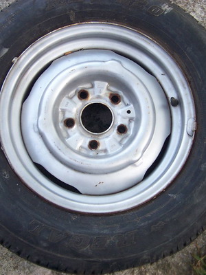 Rim 14 with 5 bolts used, pitch circle 110, damaged tire