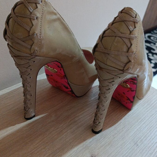 Betsey Johnson pumps like new, size 38, beige