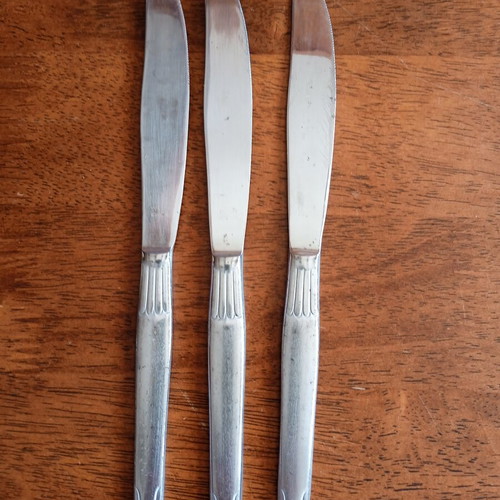 Metal vintage dining knives set of three like new