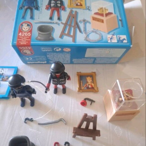 Playmobil sets 4265 & 3966 like new, complete with accessories