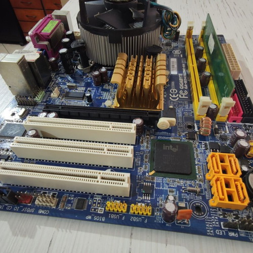 Gigabyte Motherboard 8I945GZME-RH like new with Intel Core2 4300 CPU and 512MB Ram