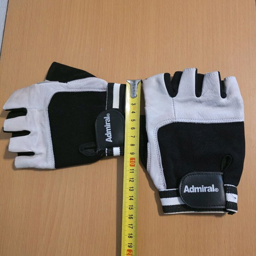 Admiral gym gloves used, white