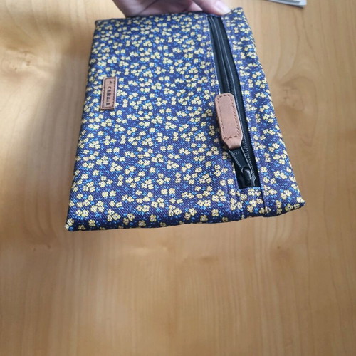 Toiletry bag with flowers new, blue
