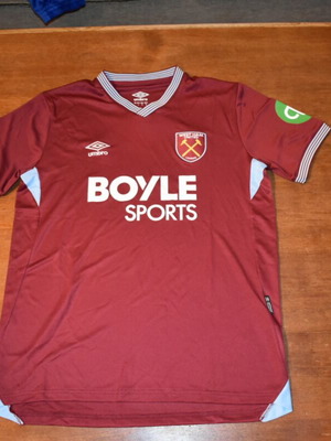 West Ham football jersey like new, official replica
