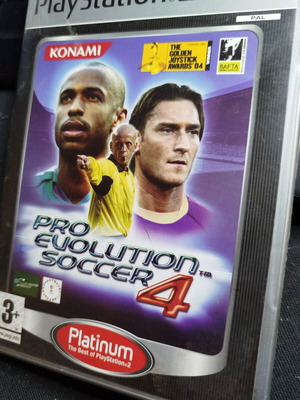 Pro Evolution Soccer 4 PlayStation 2 game like new