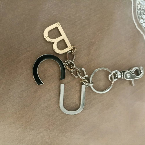 Metal keychain