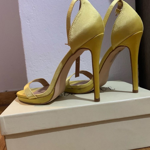 Bozikis stiletto sandals like new, size 37, yellow