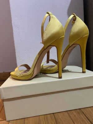 Bozikis stiletto sandals like new, size 37, yellow