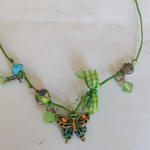 Jewelry set like new, 6 pieces with necklaces, ring, earrings, bracelets