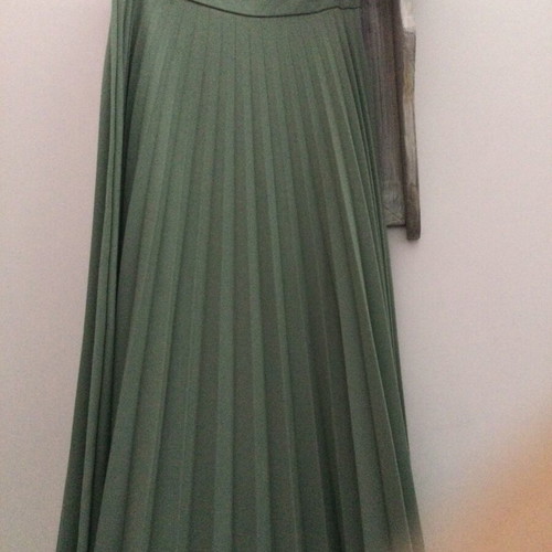 Stradivarius pleated midi skirt green like new, size L