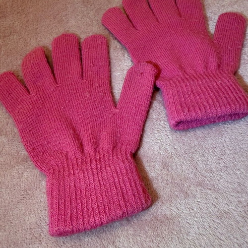 Wool gloves used size Small pink