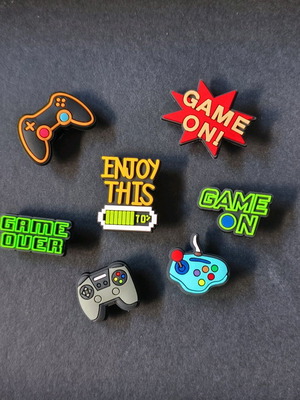 Gamer Crocs charms like new, multicolored and green
