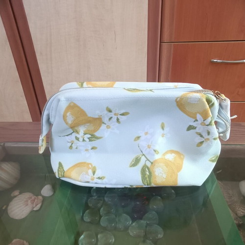 Toiletry bag lemon design new, yellow